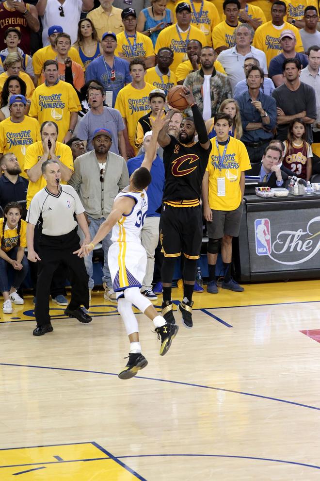 体育竞猜-曼联内部会议纪要流出——窗口期止住颓势，NBA季后赛使命明确，更衣室氛围转暖的简单介绍